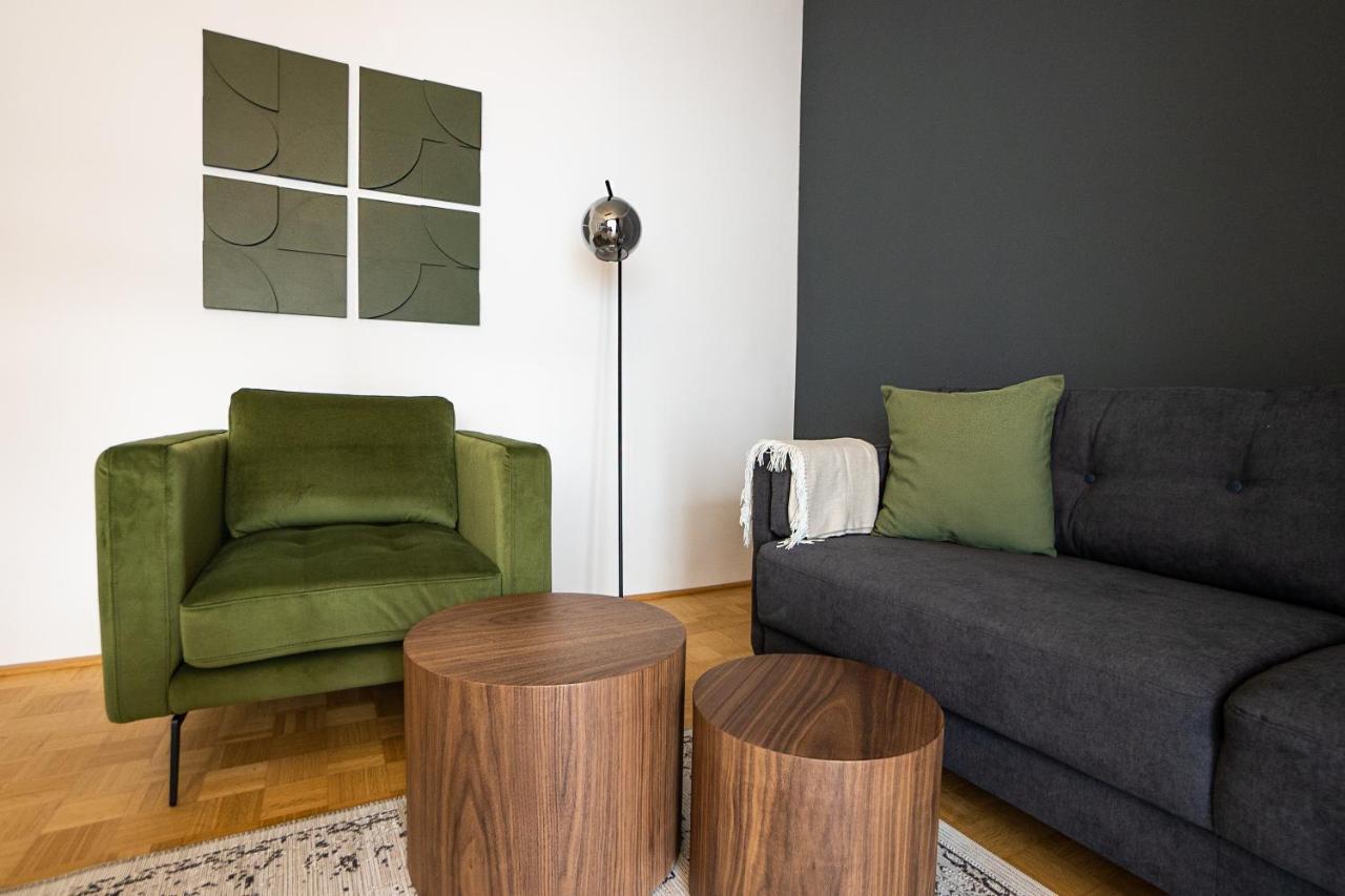 Bright Stylish With A Huge Terrace In A Location Apartamento Viena